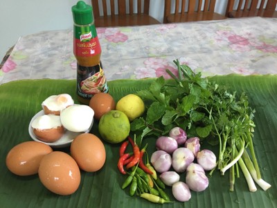 วิธีทำ ยำไข่น้ำแร่ วิธีทำ ยำไข่น้ำแร่