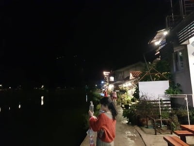 ข้างบ่อน้ำหมู่บ้าน