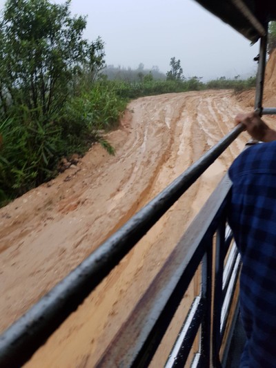 บ้าน 'อีต่อง' ทองผาภูมิ กาญจนบุรีนี่เอง ~