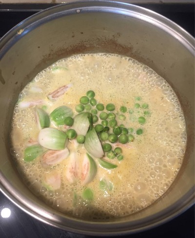 วิธีทำ แกงเขียวหวานอกไก่ (สูตรคนอร์ขวด ซอสข้นปรุงรส) วิธีทำ แกงเขียวหวานอกไก่ (สูตรคนอร์ขวด ซอสข้นปรุงรส)