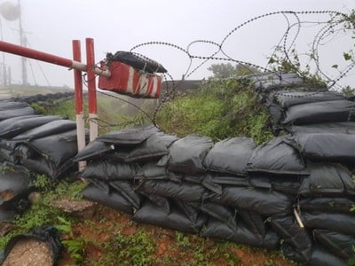 บ้าน 'อีต่อง' ทองผาภูมิ กาญจนบุรีนี่เอง ~