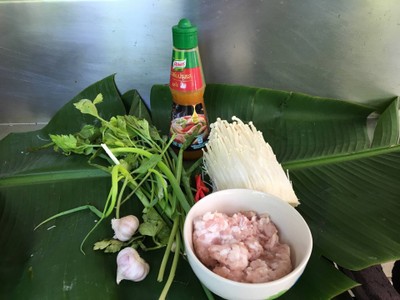 วิธีทำ ผัดเห็ดเข็มทอง วิธีทำ ผัดเห็ดเข็มทอง