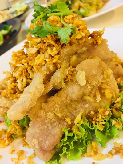 หมูทอดกระเทียม