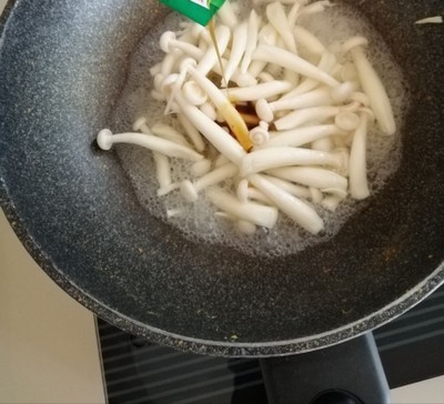 วิธีทำ เห็ดชิเมจิขาวผัดซอสข้น