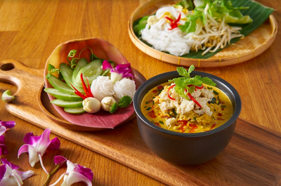 Yellow Crab Curry with Betal Leaves by Wongnai Co-Cooking 
