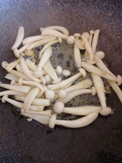 วิธีทำ เห็ดชิเมจิขาวผัดซอสข้น