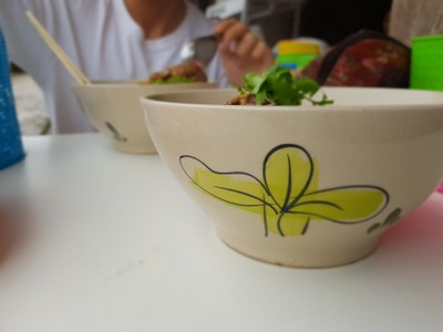 ชาม โต๊ โต