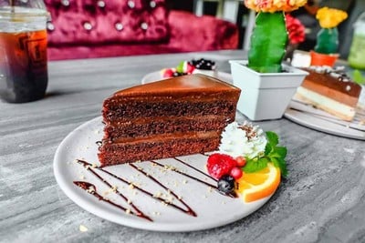 ดีกัน คาเฟ่ (DEE GUNN CAFE) ดีกัน คาเฟ่ (DEE GUNN CAFE)