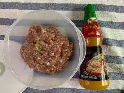 วิธีทำ หมูปั้นทอด วิธีทำ หมูปั้นทอด