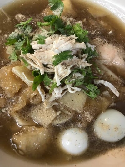 กระเพาะปลาตุ๋นน่องไก่น้ำแดง