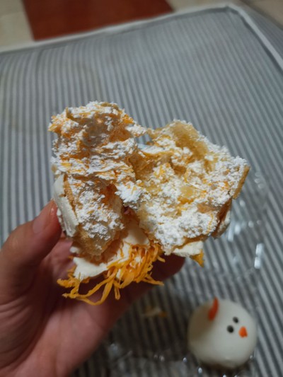 โดนัทไข่ยัดไส้ไส้ครีมฝอยทอง