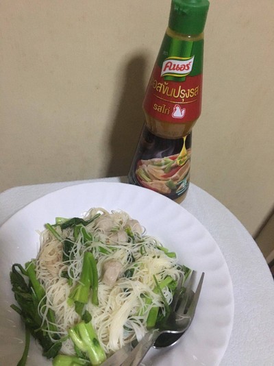 วิธีทำ หมี่ขาวผัดลูกชิ้น วิธีทำ หมี่ขาวผัดลูกชิ้น