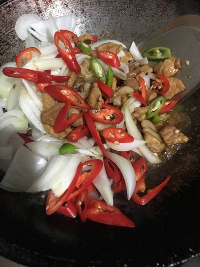 วิธีทำ หมูผัดพริกหยวก วิธีทำ หมูผัดพริกหยวก