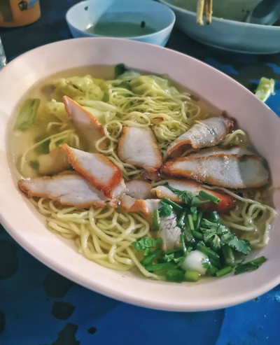 บะหมี่เกี๊ยว หมูแดง น้ำ