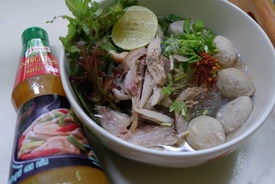 วิธีทำ ก๋วยเตี๋ยวไก่ฉีกซุปน้ำใส 
