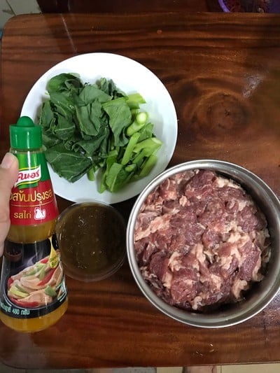 ราดหน้าหมูหมัก