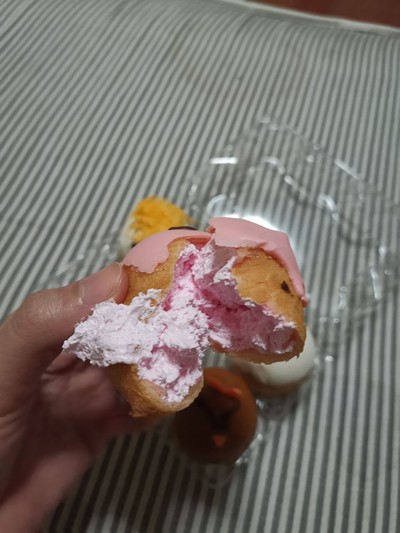 โดนัทไข่ยัดไส้ไส้ครีมนมเย็น