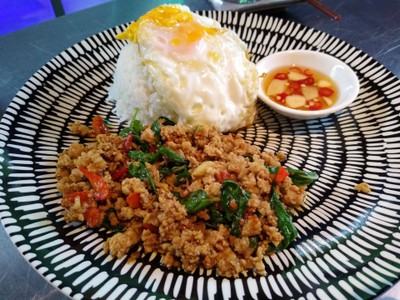 กะเพราหมูไข่ดาว