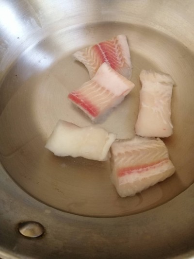 วิธีทำ ปลาดอลลี่ผัดเห็ดซอสคนอร์