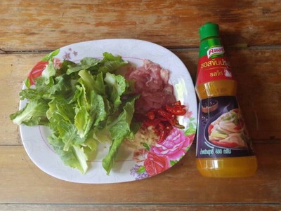 วิธีทำ คะน้าหมูผัดซอสไก่