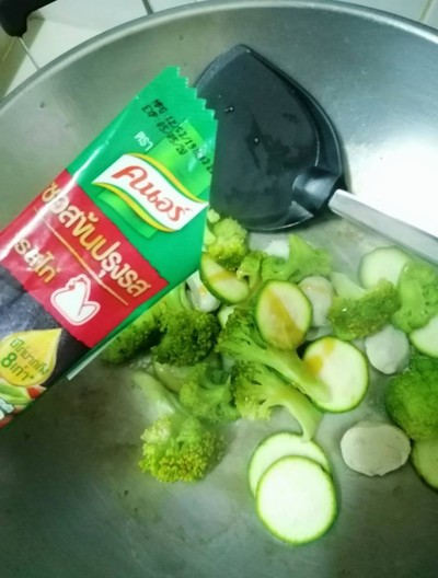 วิธีทำ 2สหายผัดซอสข้น