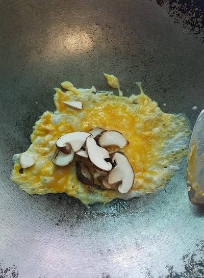 วิธีทำ ข้าวผัดเห็ดหอมใส่ไข่ วิธีทำ ข้าวผัดเห็ดหอมใส่ไข่