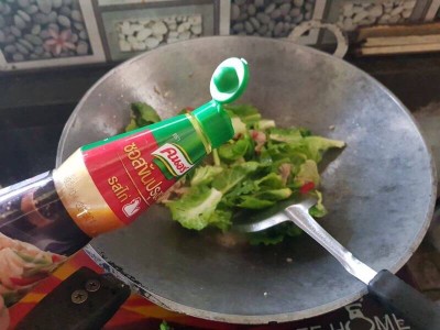 วิธีทำ คะน้าหมูผัดซอสไก่