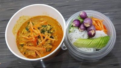 Yellow Crab Curry with Betal Leaves by Wongnai Co-Cooking 