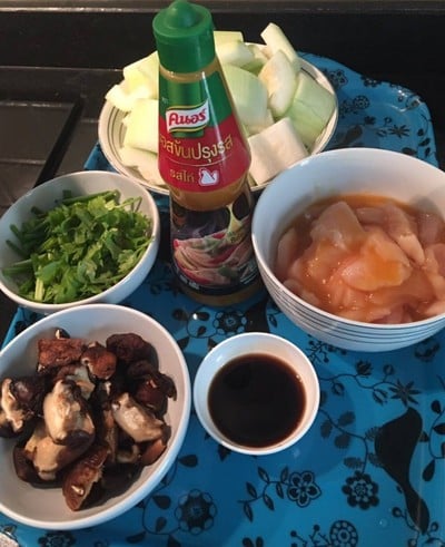 วิธีทำ แกงจืดฟักเห็ดหอมอกไก่ วิธีทำ แกงจืดฟักเห็ดหอมอกไก่