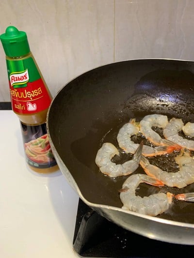 วิธีทำ ถั่วลันเตาผัดกุ้ง (คนอร์ซอสข้น) วิธีทำ ถั่วลันเตาผัดกุ้ง (คนอร์ซอสข้น)