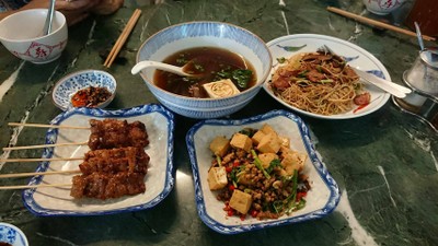 อาหาร หรือ เครื่องดื่ม