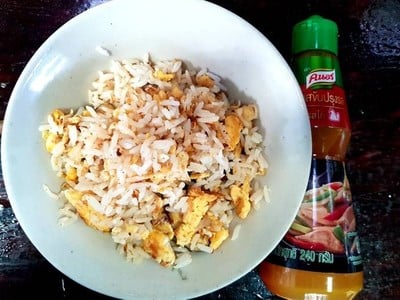 ข้าวผัดเห็ดหอมใส่ไข่ 