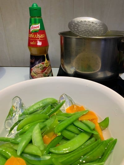 วิธีทำ ถั่วลันเตาผัดกุ้ง (คนอร์ซอสข้น) วิธีทำ ถั่วลันเตาผัดกุ้ง (คนอร์ซอสข้น)