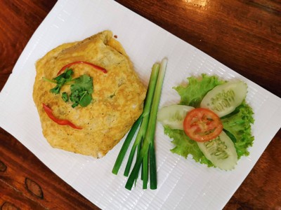 ข้าวผัดปลาเค็มห่อไข่