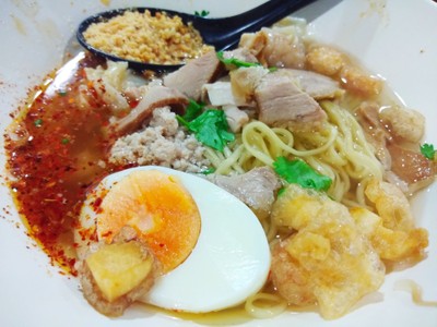 บะหมี่เกี๊ยวน้ำต้มยำ
