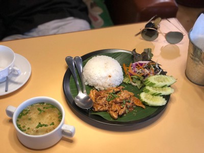 ข้าวไก่กระเทียม