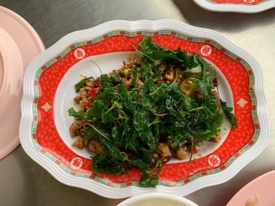 กะเพราไข่เยี่ยวม้า