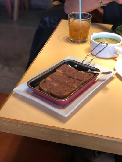 ขนมปังราดนมข้น+โอวัลติน