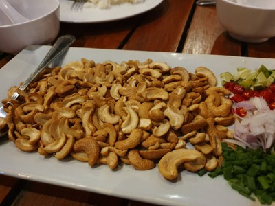 ยำเม็ดมะม่วงหิมพานต์