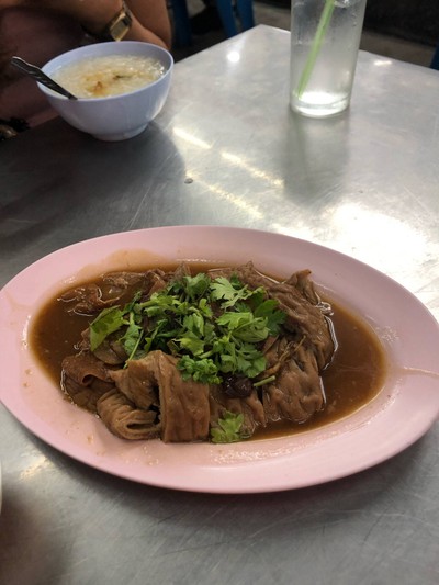 ไส้หมูพะโล้