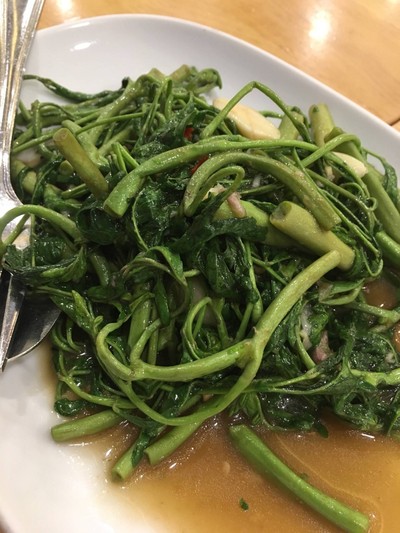 กระเฉดผัดไฟแดง