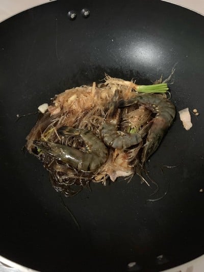วิธีทำ กุ้งอบวุ้นเส้นในกระทะ