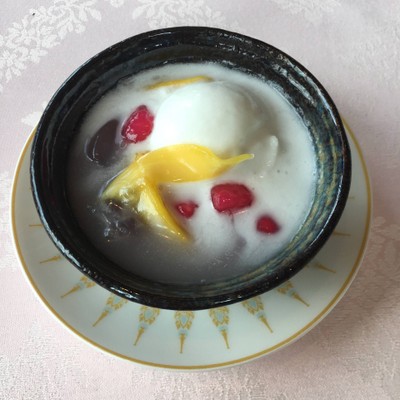 ทับทิมกรอบใส่ไอศกรีมกะทิสด