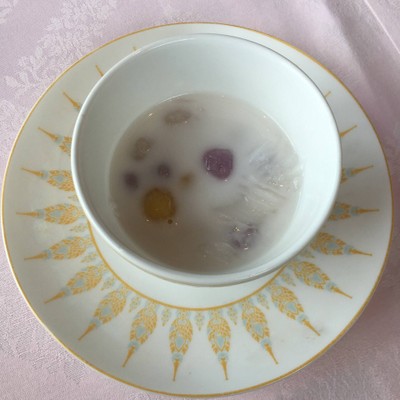 บัวลอยสามสี