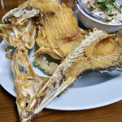 Deep-fried sea bass with Mango salad