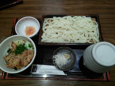 ชุดข้าวหน้าไก่ซูมิยากิกับอุด้งเย็น