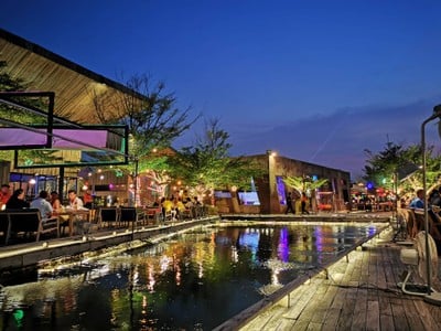 บรรยากาศ Waterside Karaoke Restaurant