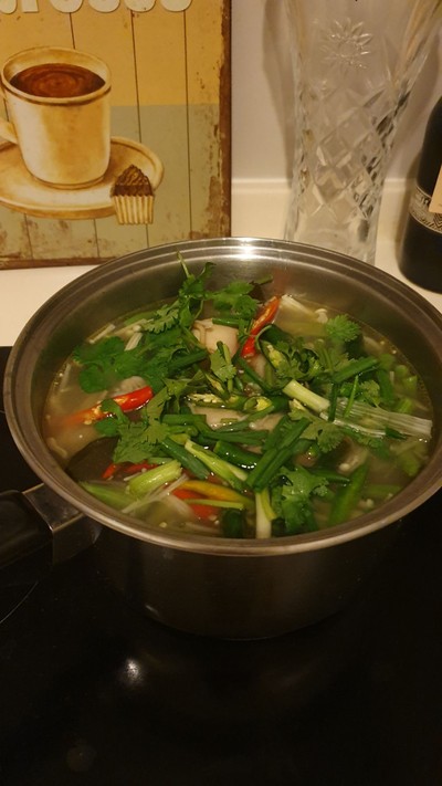 วิธีทำ ต้มยำน่องไก่ ใส่ทุกอย่างในตู้เย็น