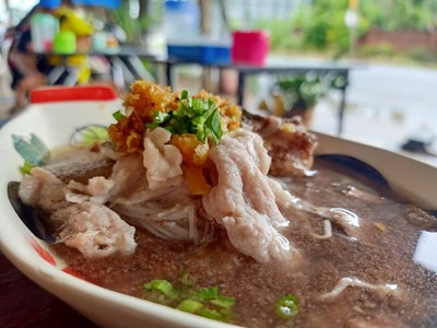 หมี่หมูน้ำตก