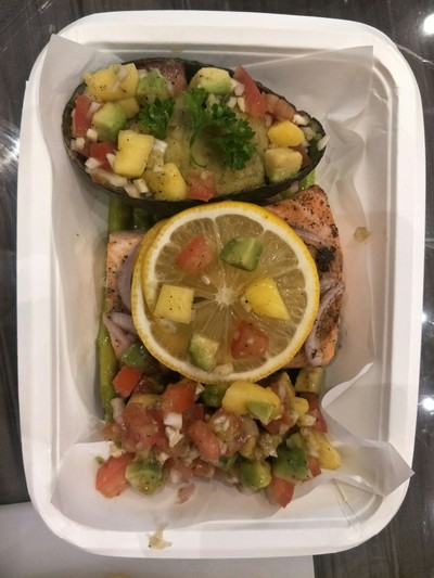 วิธีทำ Parchment Baked Salmon with Mashed Purple Potatoes วิธีทำ Parchment Baked Salmon with Mashed Purple Potatoes